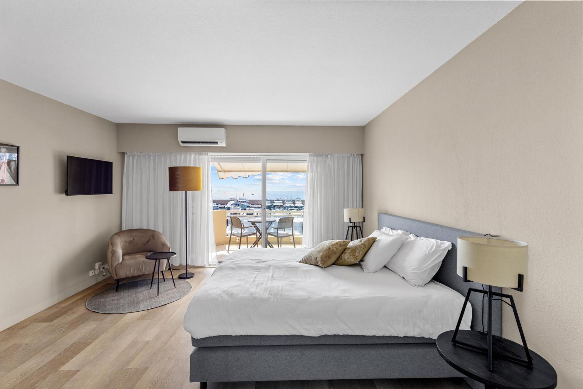 Riviera Beach Hotel Мандельё-ла-Напуль Экстерьер фото
