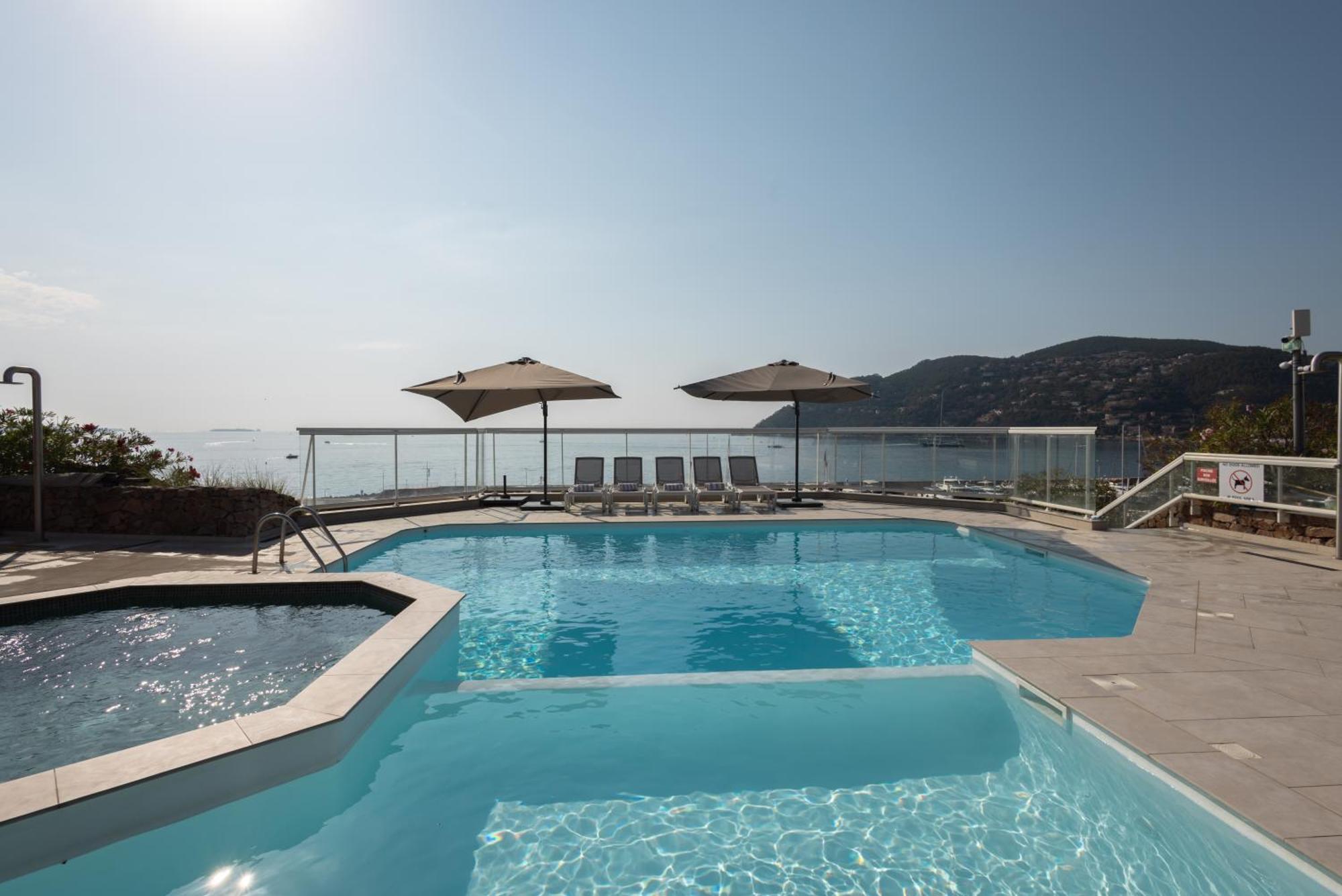 Riviera Beach Hotel Мандельё-ла-Напуль Экстерьер фото