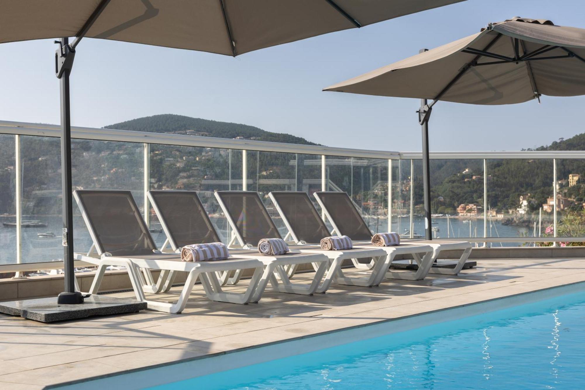 Riviera Beach Hotel Мандельё-ла-Напуль Экстерьер фото